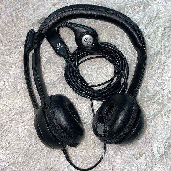 Logitech H390 Over the Ear, USB, Headset & Microphone - Picture 7 of 7